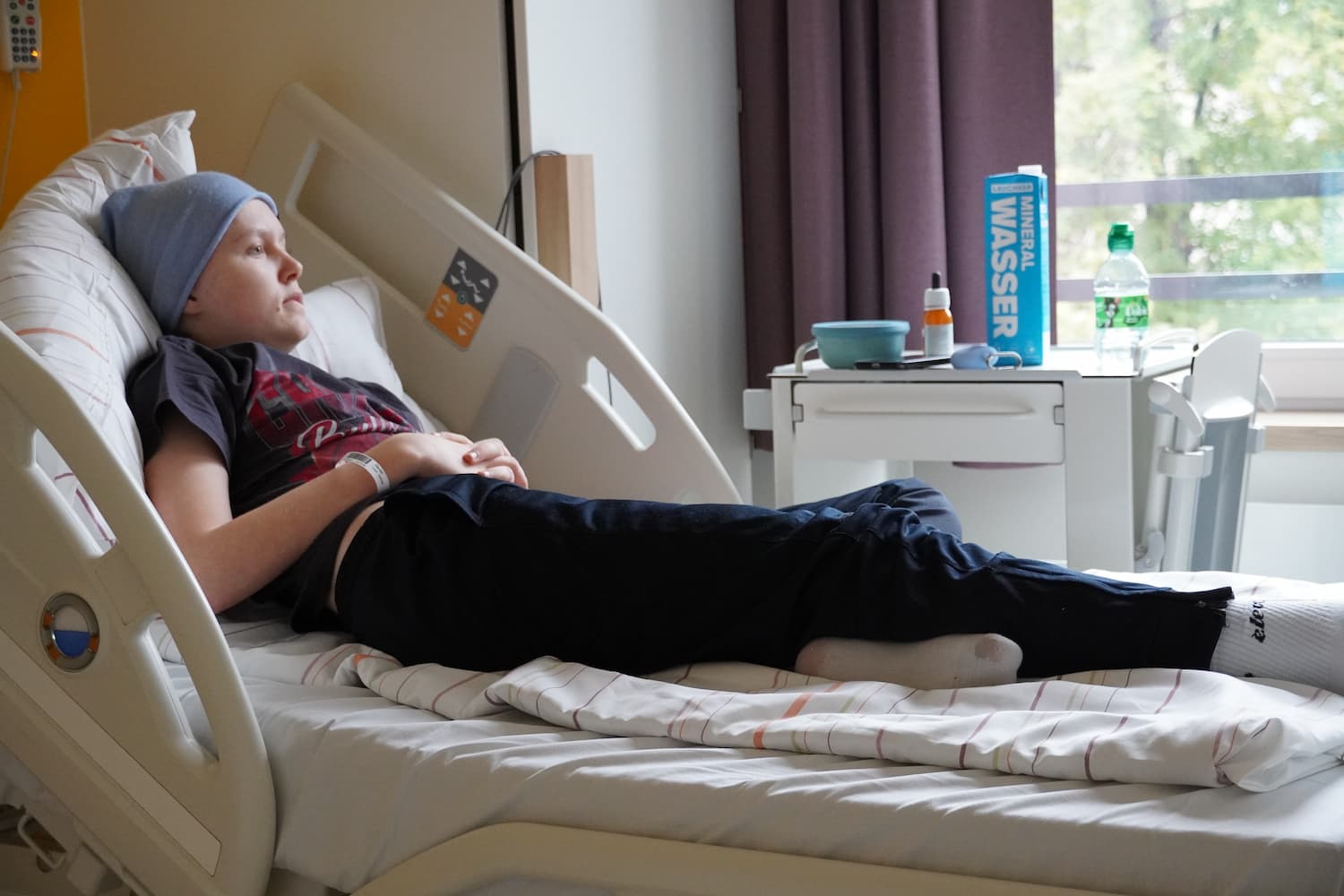 Leon im Krankenhausbett